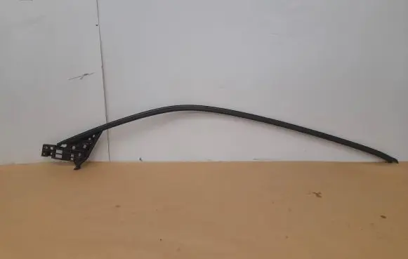 BMW i3 Front door glass trim molding 7314019