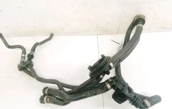 Mercedes-Benz CLS C219 Engine coolant pipe/hose A2118302396