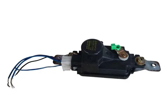 Mitsubishi Montero Front door lock MB669154
