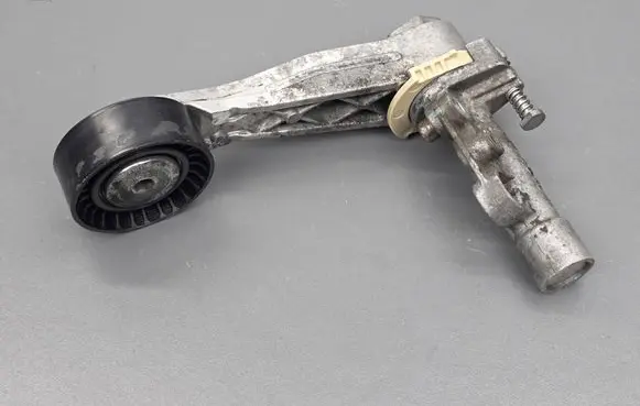 Citroen DS5 Alternator belt tensioner