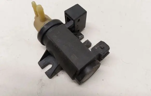 Opel Insignia A Turbo solenoid valve 55573362
