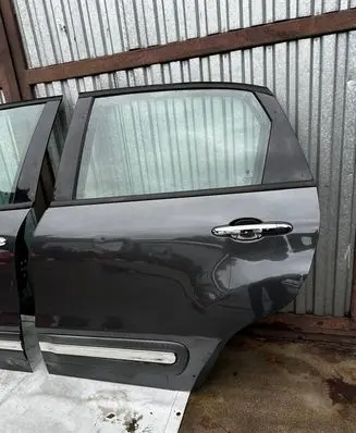Fiat 500L Rear door