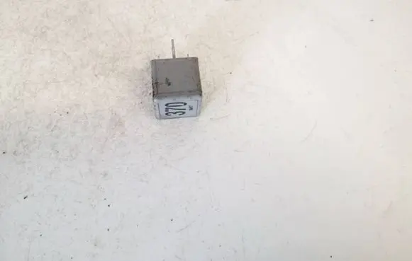 Volkswagen PASSAT B5 Other relay 8d0951253 v23134-j52-x300