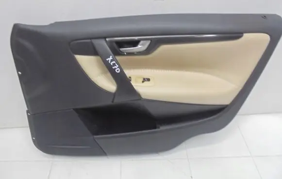 Volvo XC70 Front door card panel trim