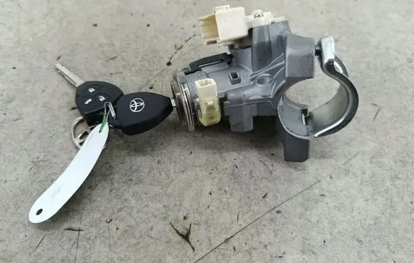 Toyota Avensis T270 Ignition lock