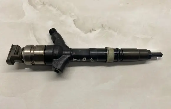 Toyota Avensis T250 Fuel injector 236700G010 04E12563