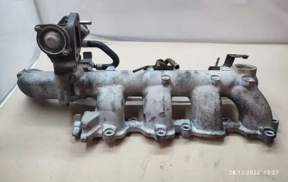Nissan X-Trail T30 Intake manifold