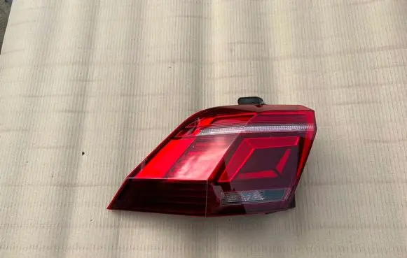 Volkswagen Tiguan Rear/tail lights 5NA945207J