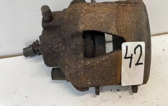 Volkswagen Golf IV Front brake caliper