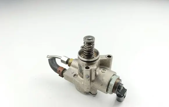 Audi A3 S3 8P Fuel injection high pressure pump 03C127025R