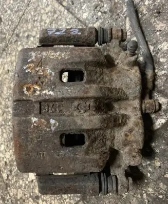 Nissan X-Trail T30 Front brake caliper