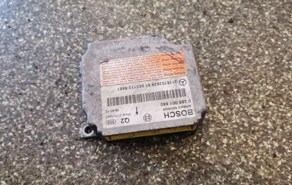 Mercedes-Benz CLS C219 Airbag control unit/module 0285001880