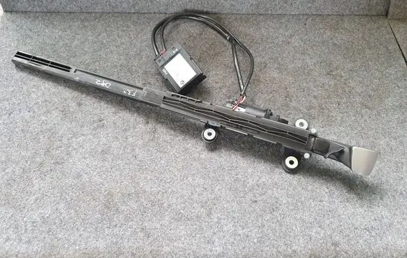 BMW 4 F32 F33 Seat belt height adjuster 983397 9273584 7307916