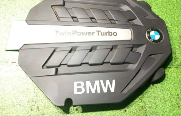 BMW 5 F10 F11 Engine cover (trim) 7577459 011916439 0691449A