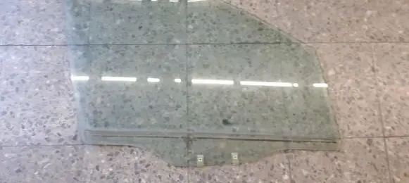 Mitsubishi Space Wagon Front door window glass four-door