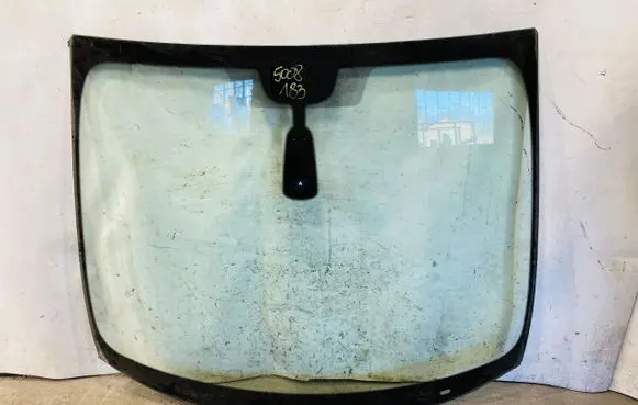 Peugeot 3008 I Front windscreen/windshield window 