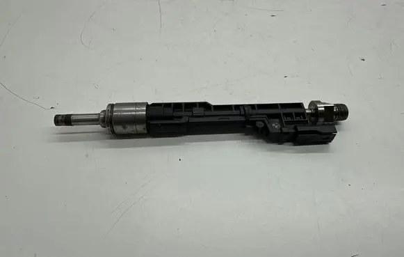 BMW 5 F10 F11 Fuel injector 13647597870 102135