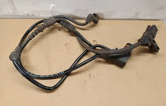 Mercedes-Benz CLS C218 X218 ABS brake wheel speed sensor A2125404605