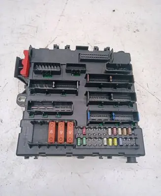 Opel Signum Fuse module 13112914 519049027 00095845