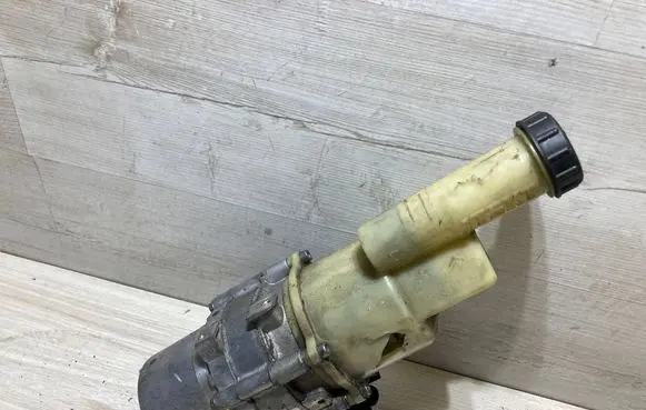 Peugeot Expert Power steering pump 9818127580