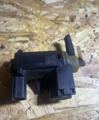 Audi A4 S4 B8 8K Turbo solenoid valve 4010835A 030800885