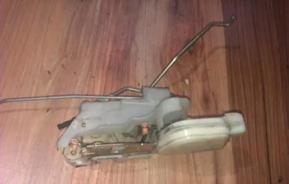 Mitsubishi Galant Front door lock
