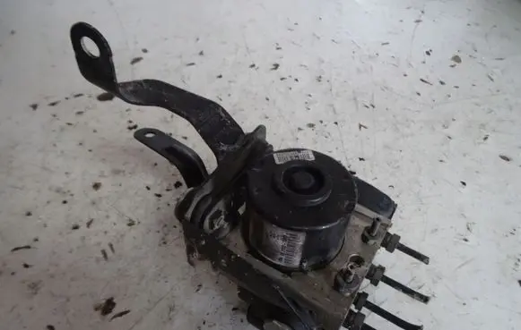 Ford Fiesta ABS Pump 8V512M110AD