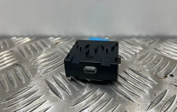 Mercedes-Benz GLC C254 USB socket connector A2238201805