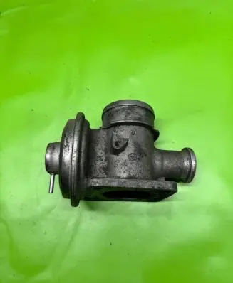 BMW 5 E39 EGR valve 7785452