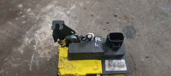 Volvo V70 Front door lock