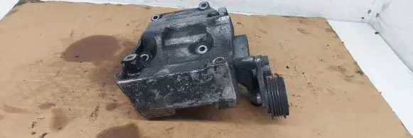Volkswagen PASSAT B5.5 A/C compressor mount bracket 038260885C
