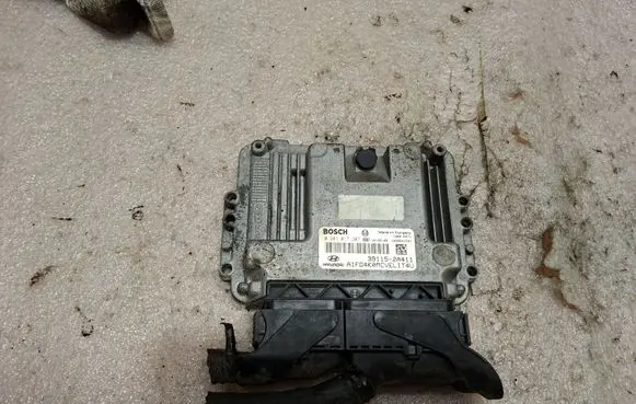 Hyundai i30 Engine control unit/module 391152A411