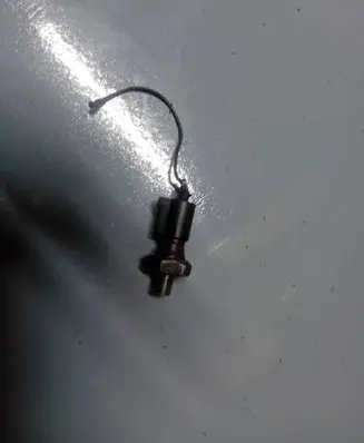 Volkswagen PASSAT B5.5 Oil pressure sensor