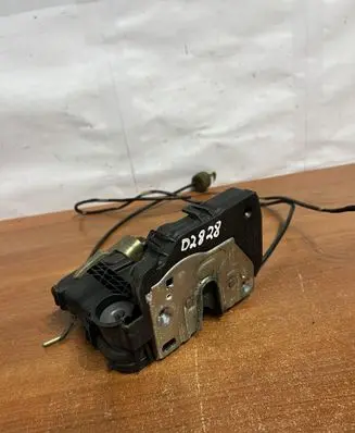 Mercedes-Benz C W203 Front door lock 2037200235 D2828