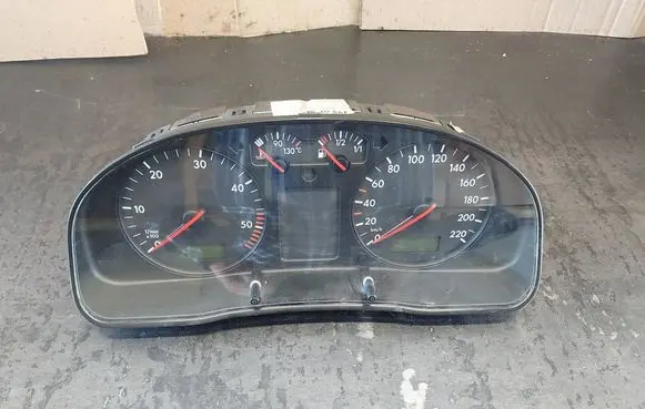 Volkswagen PASSAT B5.5 Speedometer (instrument cluster) 3B0919881N
