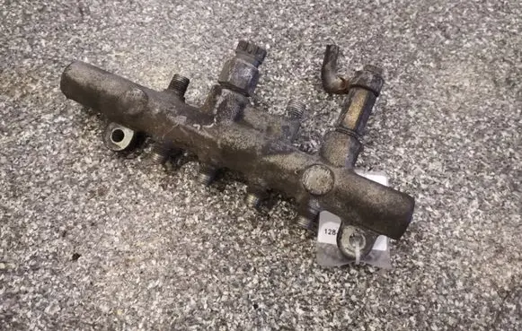 Fuel main line pipe