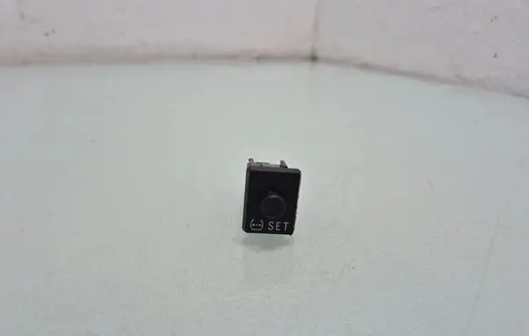 Toyota RAV 4 (XA40) TPMS reset button 