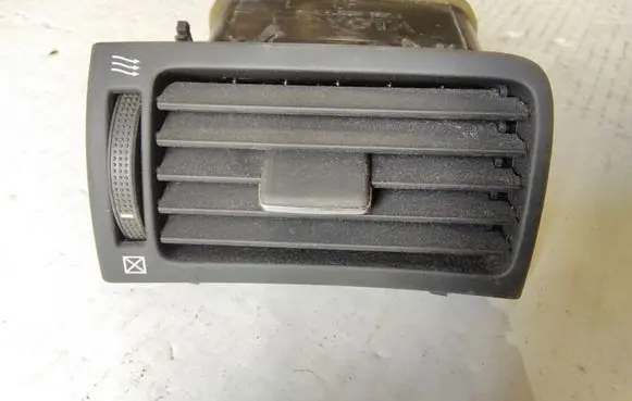 Toyota Avensis T250 Dashboard side air vent grill/cover trim 8518