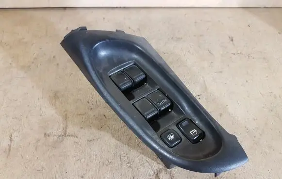 Nissan Almera N16 Electric window control switch