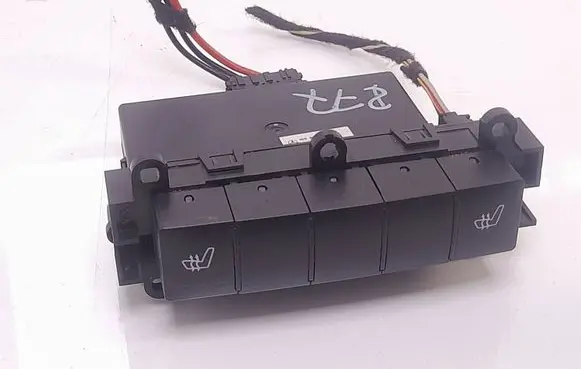 Mercedes-Benz B W245 Seat heating switch 1698208510 33460602 00051115161001