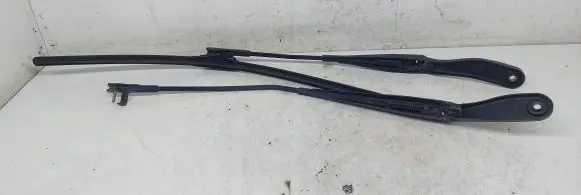 Volvo V50 Front wiper blade arm 30698250