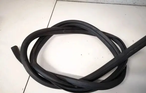 Toyota Urban Cruiser (XP110) Rubber seal rear door 