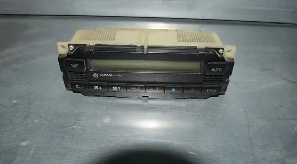 Volkswagen PASSAT B5 Climate control unit 5HB0076170