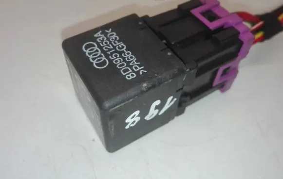 Audi A6 S6 C5 4B Other relay 8D0951253A