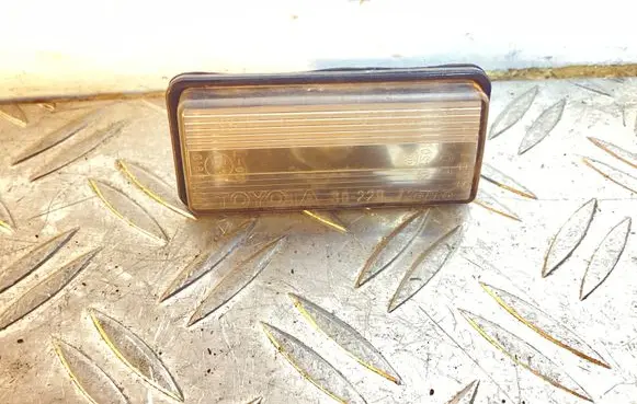 Toyota Land Cruiser (J100) Number plate light A045053