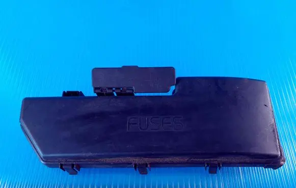 Volvo XC90 Fuse box cover 9494211