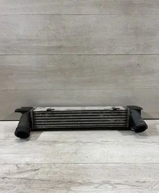 BMW 1 E81 E87 Intercooler radiator 7524916 3093796