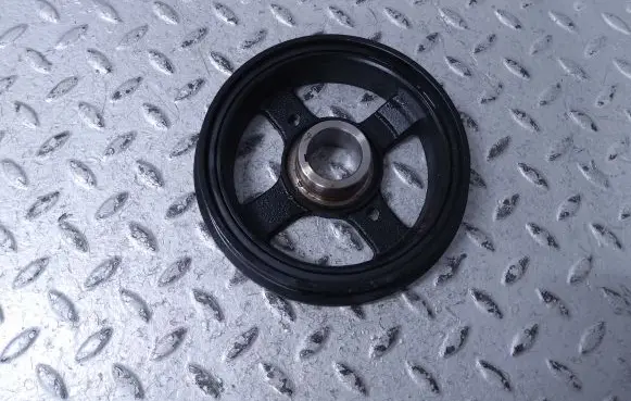 Toyota Yaris XP210 Crankshaft pulley 1347015150