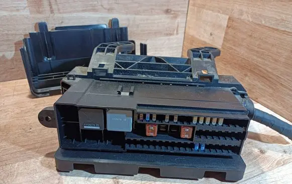 Volvo V40 Fuse module 30659177 E00021587