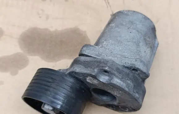 BMW 5 GT F07 Generator/alternator belt tensioner